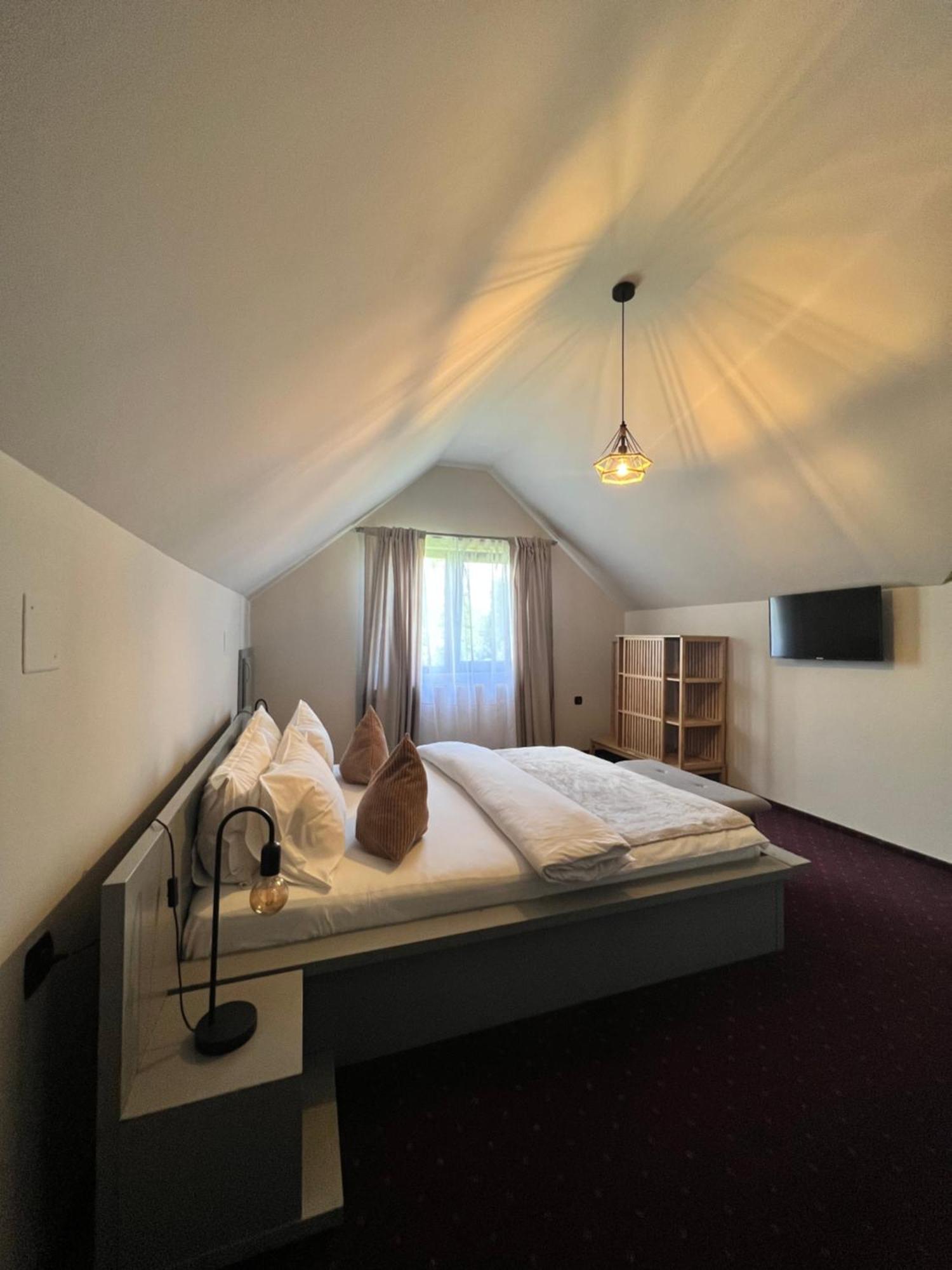 Garden Retreat (Adults Only) Hotel Törcsvár Kültér fotó